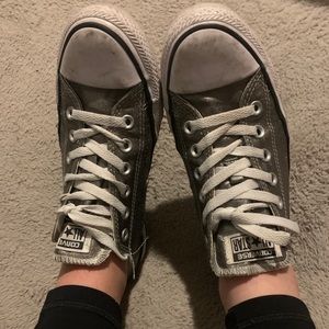 pre owner sparkly grey woman’s converse